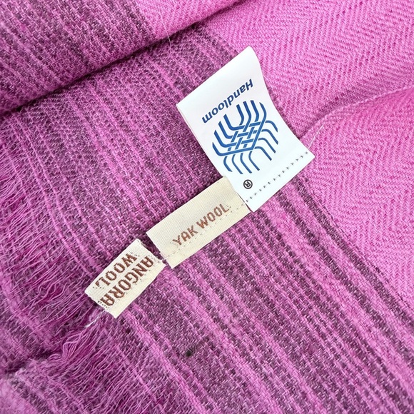 Handmade Yak Wool Purple Scarf - Picture 4 of 5